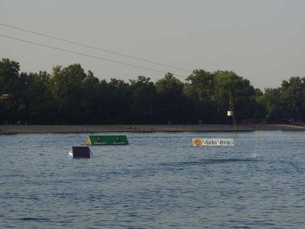 Trouglasti-bilbord-01