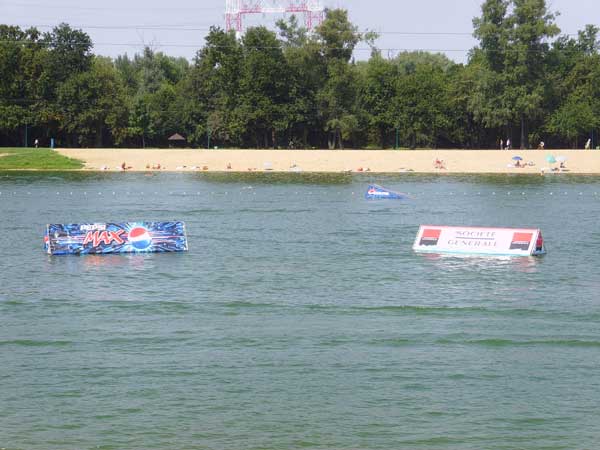 Trouglasti-bilbord-06